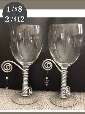 🪅🍷Wine Glasses Embellished w Bead Charms.  Set of Two (2).  NWOT.